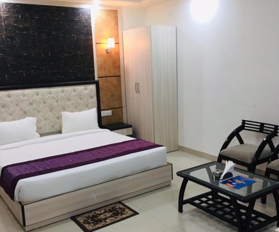 Aero Home Stay- Bed & Breakfast Yeni Delhi Dış mekan fotoğraf